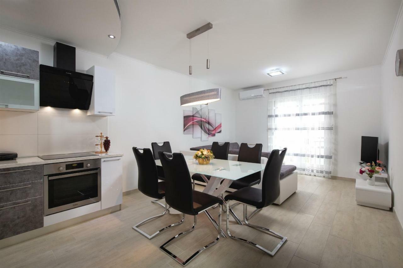 Villa Apartments Kordic คาชเตลา ภายนอก รูปภาพ